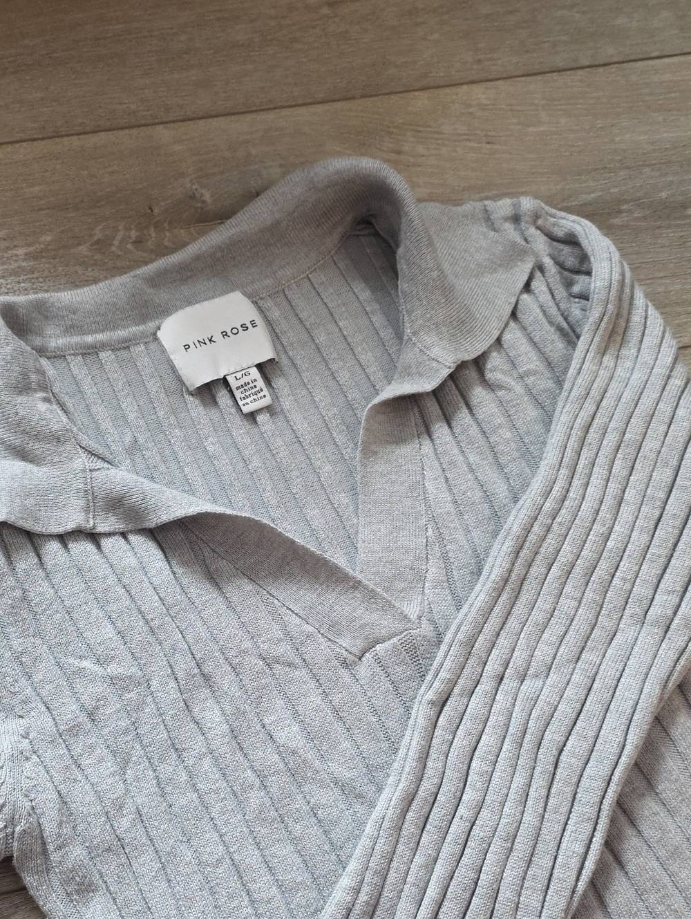 ❤️3/$25 Pink Rose Light Gray Ribbed V-Neck Polo Sweater